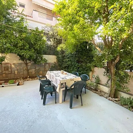 Strati's Place