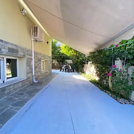 Strati's Place