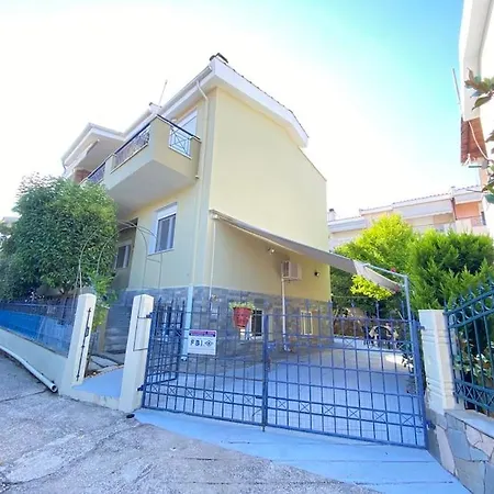بيت للعطل Strati's Place *