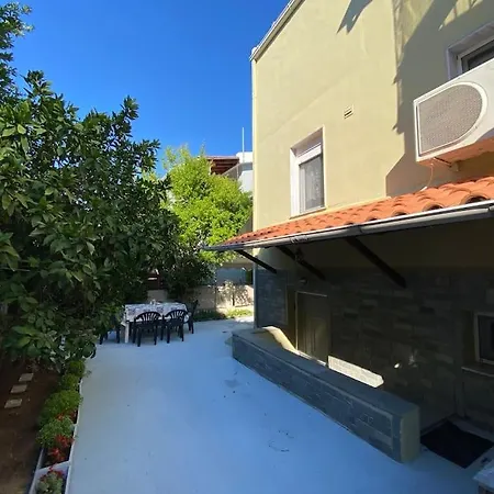 Strati's Place