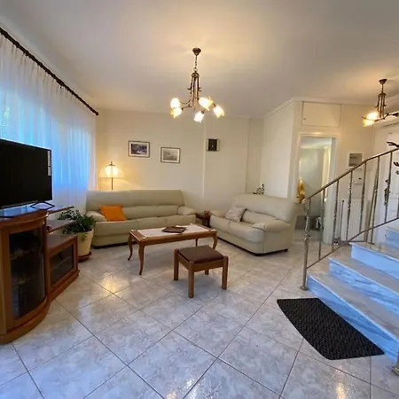 Strati's Place *